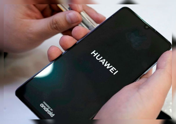 Delincuentes roban tienda de celulares y solo dejan equipos 'Huawei'