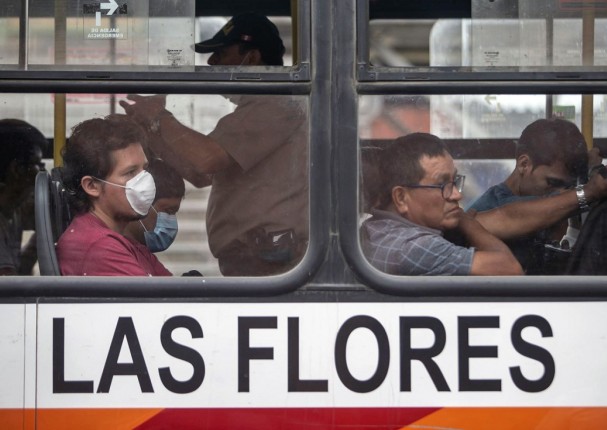 Médico responde cuánto tiempo permanece el Covid-19 en el aire