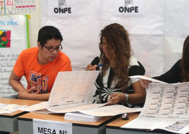 Miembros de mesa serán los primeros en recibir vacuna contra el Covid