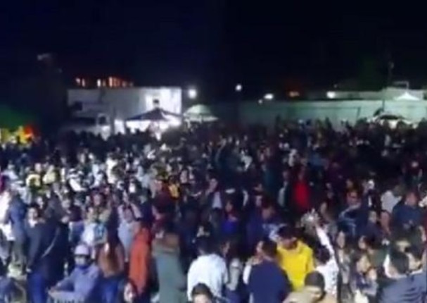 Baile masivo que tenía permiso indigna en las redes sociales