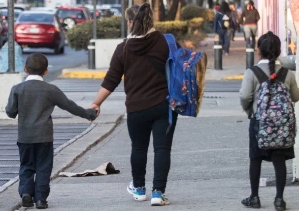 Ministro de Educación asegura que la vuelta presencial a los colegios no será obligatoria