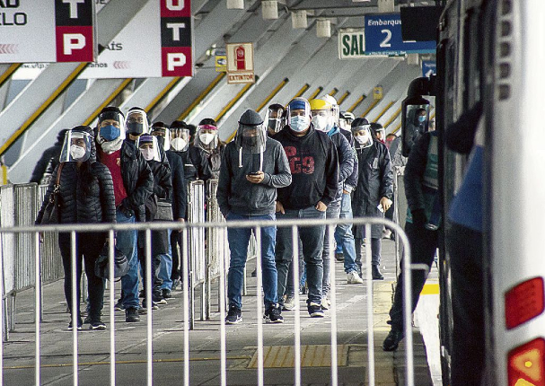 Miles de usuarios del Metropolitano se vieron afectados por la suspensión parcial