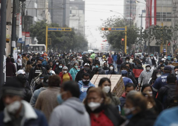 Continúan las aglomeraciones en zonas comerciales por Navidad