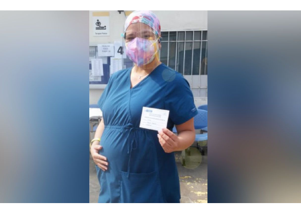 Médica con 30 semanas de gestación fue vacunada contra la Covid-19