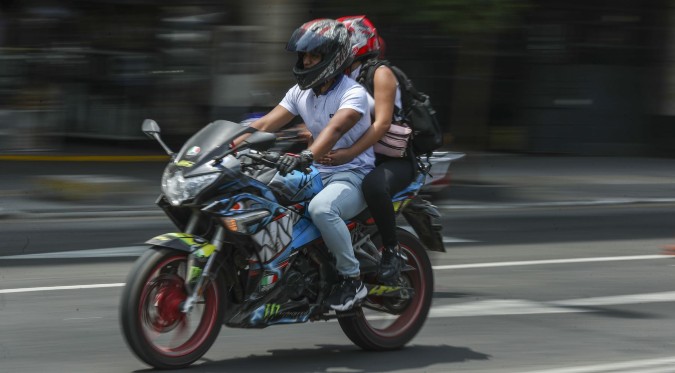 Perú: Aprueban ley que prohíbe dos personas en una moto lineal